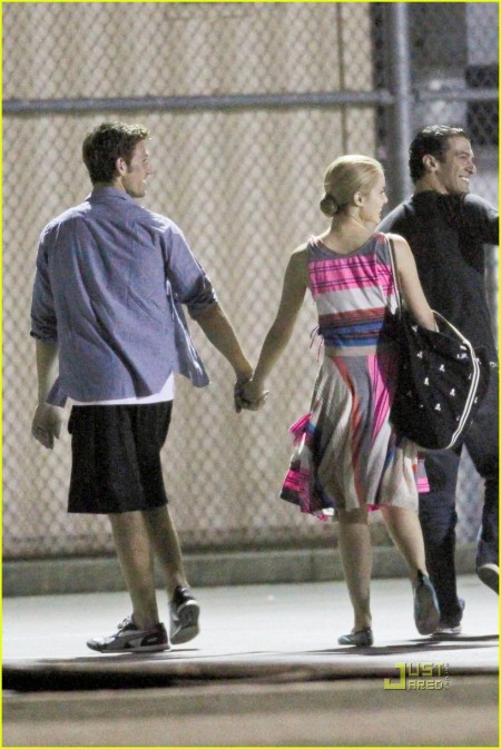 are dianna agron and alex pettyfer dating. dianna-agron-alex-pettyfer-dating-01. Aug 20 2010 Diana Agron in between filming scenes for “Glee” today in Los Angeles